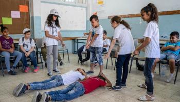 لا مساحات آمنة في مدارس الداخل الفلسطيني (إنزو توماسيلو/Getty)