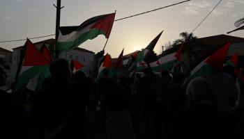 أعلام فلسطينية في تحرك سابق في الداخل الفلسطيني (مصطفى خاروف/ الأناضول)
