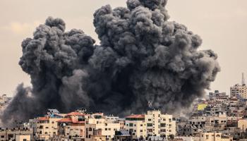 من مشاهد العدوان الإسرائيلي على غزة (محمود الهمص/فرانس برس)