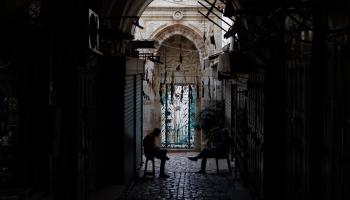 زقاق في البلدة القديمة في القدس (دان كيتوود/ Getty)