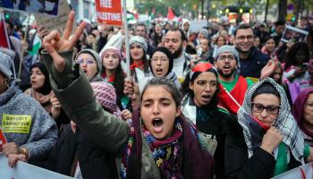 متظاهرون داعمون للفلسطينيين في باريس، السبت الماضي (ديميتار ديلكوف/فرانس برس)