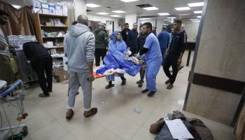 داخل مستشفى الأقصى في غزة (أشرف أبو عمرة/ الأناضول)