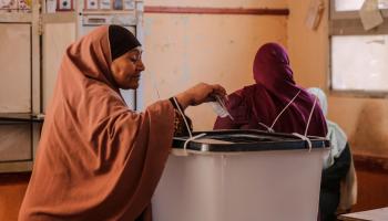 مواطنة تدلي بصوتها بانتخابات الرئاسة في الفيوم، 2018 (راجي ماجد/الأناضول)