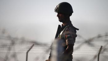 جندي أردني يراقب الحدود (فرانس برس)