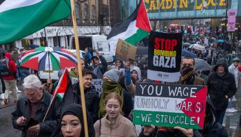 تظاهرة في بريطانيا مناهضة لحرب الإبادة الإسرائيلية في غزة (Getty)