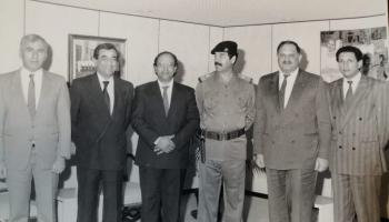 الرئيس صدام حسين مع وفد فلسطيني برئاسة هاني الحسن (من ارشيف عائلة هاني الحسن)