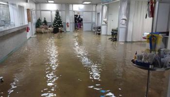 لقطة من غرق أقسام في مستشفى قلب يسوع في لبنان بمياه الأمطار (إكس)