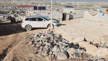 انتشار القمامة في مخيم كنصفرة بالشمال السوري (عدنان الإمام)