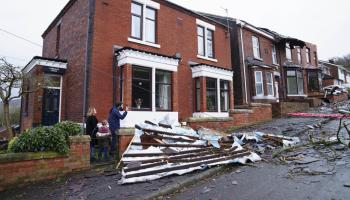 أضرار العاصفة غيريت في مانشستر في إنكلترا في المملكة المتحدة (جون سوبر/ أسوشييتد برس)