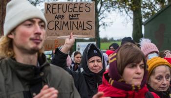اللاجئون ليسوا بمجرمين (مارك كيريسون/ Getty)