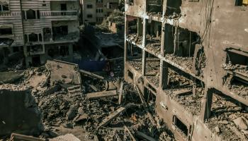 بعض من الدمار في مدينة حمد (محمد زعنون/ Getty)