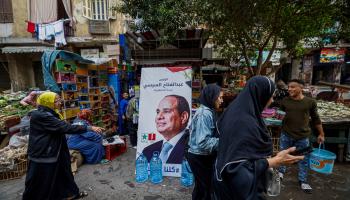 لافتة دعائية للسيسي في القاهرة، الخميس الماضي (خالد دسوقي/ فرانس برس)