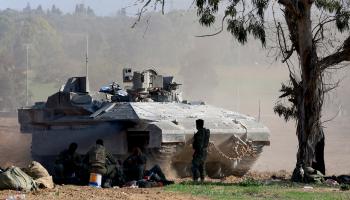 جنود إسرائيليون على حدود غزة، الجمعة (جاك غويز/فرانس برس)