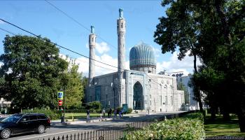 يعد المسجد الجامع أهم مساجد سانت بطرسبورغ (العربي الجديد)
