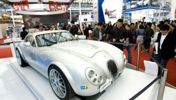 معرض للسيارات الفاخرة لأثرياء الصين في شنغهاي (getty)