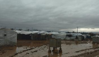 خيام غارقة في الوحل (الدفاع المدني السوري)