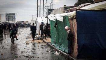 من مخيّم للمهجرين في رفح جنوبي غزّة، 2 كانون الثاني/ يناير 2024 (Getty)