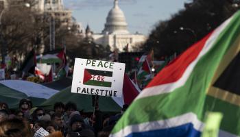 تظاهر عشرات الآلاف في واشنطن السبت دعماً لفلسطين (مصطفى باسم/الأناضول)