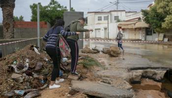 تخلف الفيضانات خسائر سنوية في تونس (ياسين جايدي/الأناضول)
