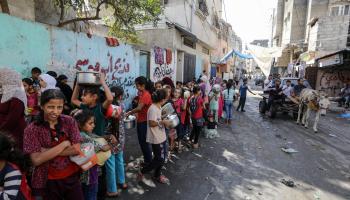 طوابير الجوع في غزة (عبد الرحيم الخطيب/الأناضول)