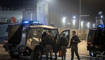 عناصر شرطة إسرائيلية أمام سجن عوفر (فاضل سنّا/ فرانس برس)