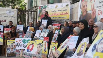 وقفة تضامنية في رام الله مع الأسرى الفلسطينيين في سجون الاحتلال الإسرائيلي (عصام الريماوي/ الأناضول)