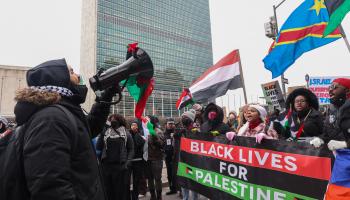 تظاهرة في مدينة نيويورك تأييدا للفلسطينيين ولدعوى جنوب أفريقيا في 15 /1 /2024 (سلجوق أكار/الأناضول)