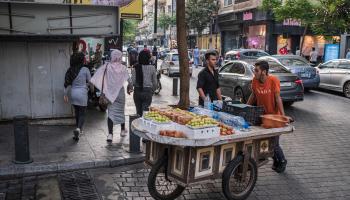 الأزمات المعيشية تحاصر المواطن اللبناني (getty)