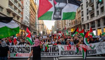 مظاهرة في مدريد تنديداً بحرب الإبادة في غزّة، 27 كانون الثاني/يناير 2024 (Getty)