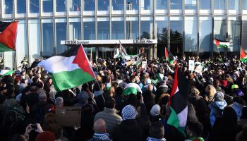 من احتجاج أمام مقر "بي بي سي" في غلاسكو، تنديداً بانحياز القناة لـ"إسرائيل" 14 تشرين الأول/ أكتوبر 2023 (Getty)