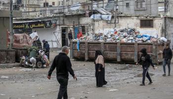 تكدس القمامة في قطاع غزة بعد توقف الخدمات العامة