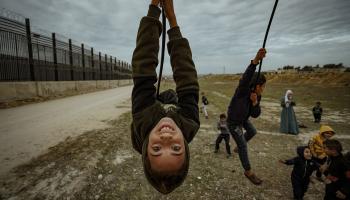أطفال غزة يتمسكون باللعب والحياة رغم ويلات الحرب