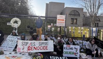 تظاهرة ووقفة بالشموع أمام السفارة الإسرائيلية في واشنطن