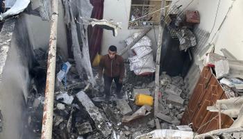 	 ما تبقى من بيت دمّره قصف جيش الاحتلال (سعيد الخطيب / فرانس برس)