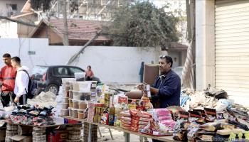 يبيعون كل ما يتوفر لكسب العيش في غزة (محمد الحجار)