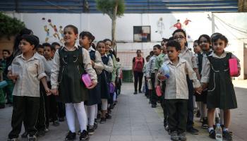 تأثرت الوجبات المدرسية بارتفاع الأسعار في مصر (محمد الشاهد/فرانس برس)