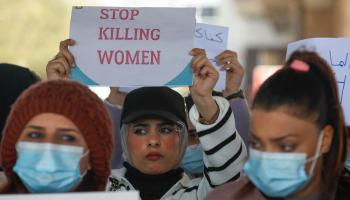 تحرك سابق تنديداً بالعنف ضد المرأة في العراق (أحمد الربيعي/ فرانس برس)