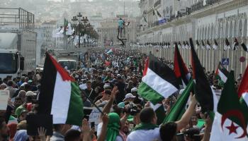 مظاهرة تضامنية في الجزائر العاصمة تنديداً بالعدوان الإسرائيلي على غزة (Getty)