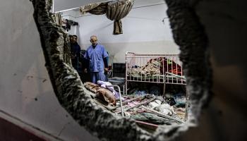 أضرار في مجمع ناصر الطبي في خانيونس في غزة في ديسمبر 2023 (فرانس برس)