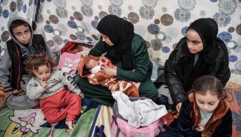 ولد آلاف الأطفال خلال العدوان الإسرائيلي على غزة (عبد زقوت/الأناضول)