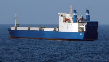 سفينة حربية أميركية تحاصر القراصنة الصوماليين (getty)