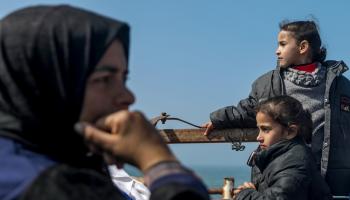 نساء وفتيات فلسطينيات في قطاع غزة (محمد صابر/ EPA)