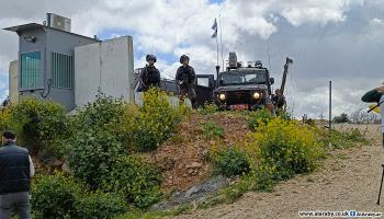 قوات إسرائيلية عند حاجز قلنديا (العربي الجديد)