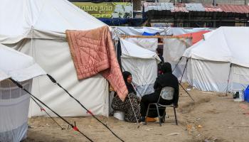 نازحون فلسطينيون في مخيم في رفح جنوبي قطاع غزة 5 (عبد الرحيم الخطيب/ الأناضول)