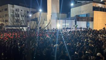 تظاهرات أمام السفارة الإسرائيلية في عمّان الأردن (ليث الجنيدي/الأناضول)