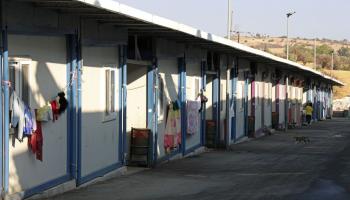 مساكن في قبرص يعيش فيها مهاجرون سوريون انطلقوا من لبنان (كريستينا عاصي/ فرانس برس)