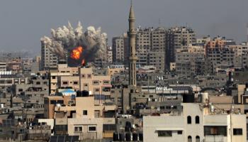 من غارة جوية إسرائيلية على مدينة غزة في 12 تشرين الأول/ أكتوبر 2023 (Getty)