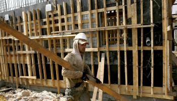 عمال بناء فلسطينيين في إسرائيل/(فرانس برس