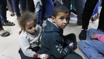 مستقبل الآلاف من أطفال غزة مجهول (أشرف أبو عمرة/الأناضول)