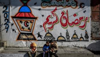 يحل رمضان بينما سكان غزة نازحون وجائعون (فرانس برس)